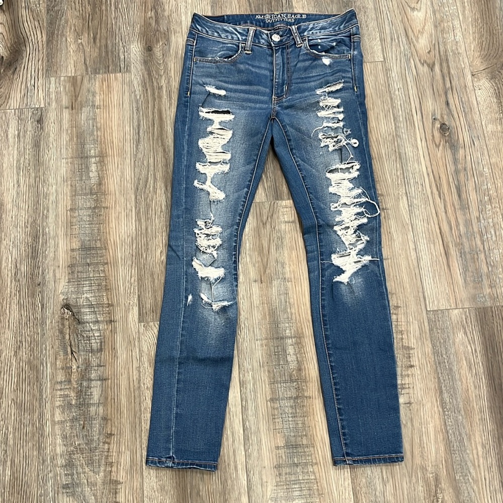AE Mid rise ripped Jegging